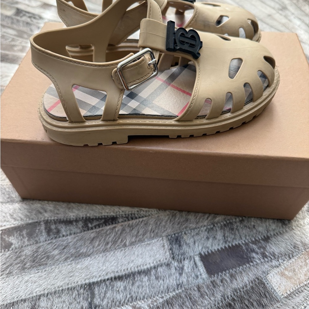 Burberry Kids Beige Sandals with Black Logo - Picture 3 of 8